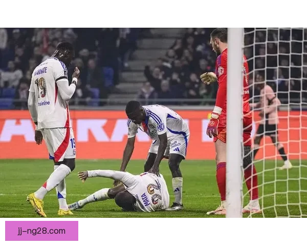 2025年11月法甲里昂因财务亏空被判罚暂缓降级处理引发争议